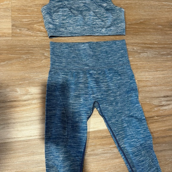 Wildfox seamless yoga top & bottom - Picture 4 of 8